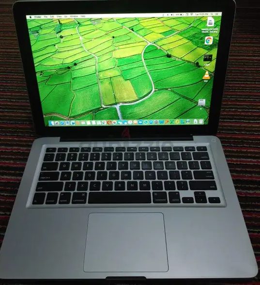 Core i7 Apple Macbook pro 8gb RAM 256gb SSD