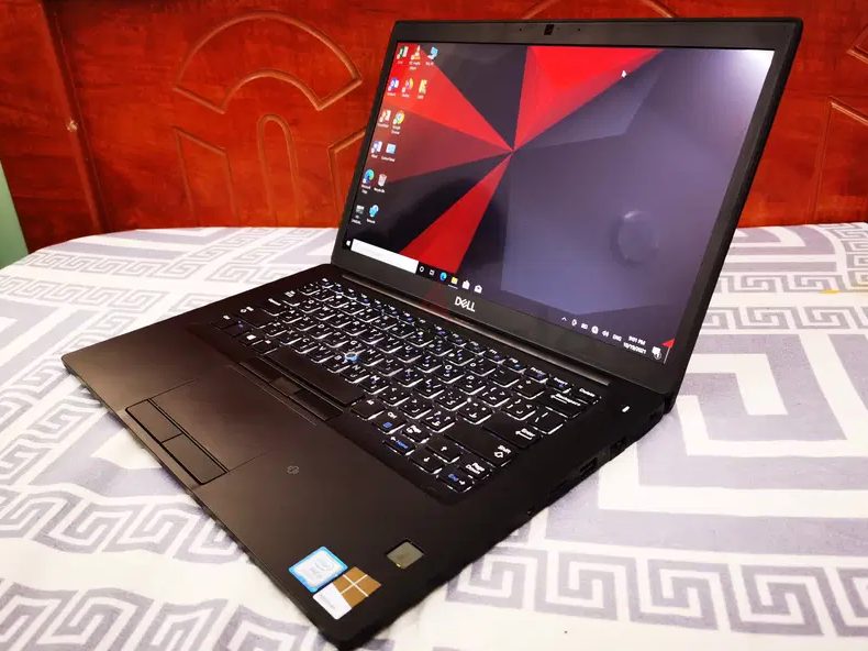 DELL Ultra Slim Core i5 8th 16GB Ram 512 GB SSD Intel UHD