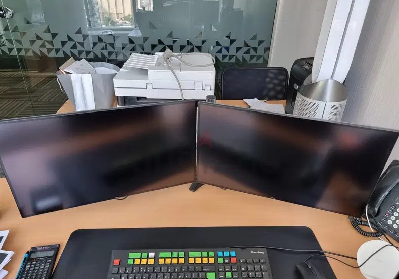 Dual Dell Monitor