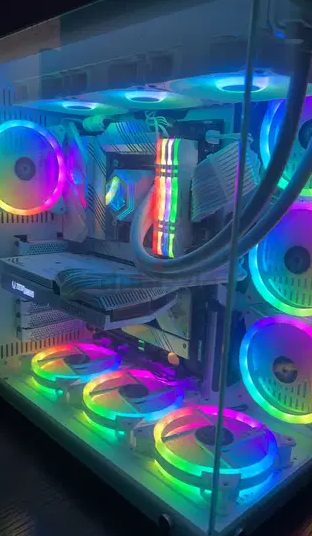 INSANELY STRONG GAMING PC FULL WHITE EDITION