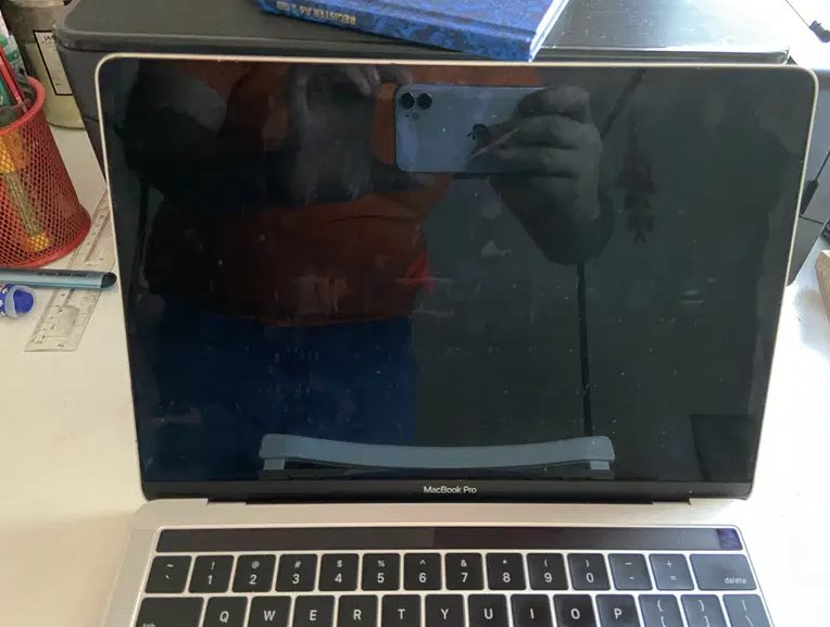 MacBook Pro 13-inch, 2016, intel i5 with Touch Bar