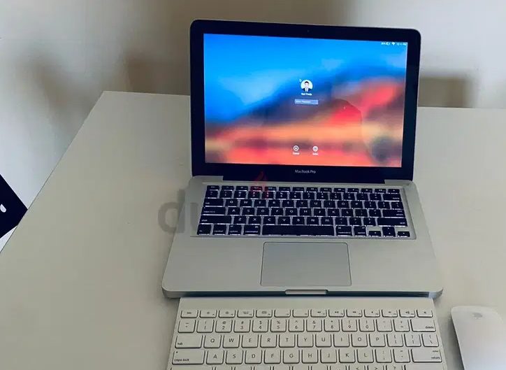 MACBOOK Pro Late 2011 with Magic Wireless Keyboard and mouse