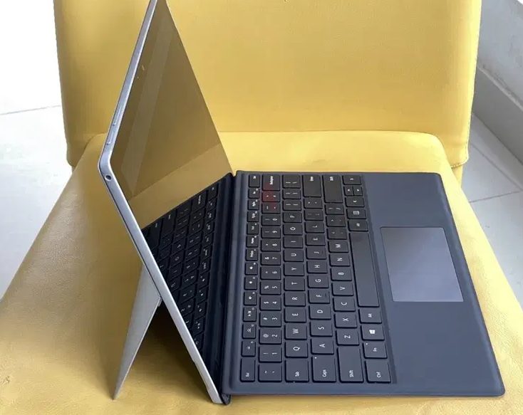 Microsoft Surface Pro Touch Corei5 7th Gen 8/256SSD/Keyboard