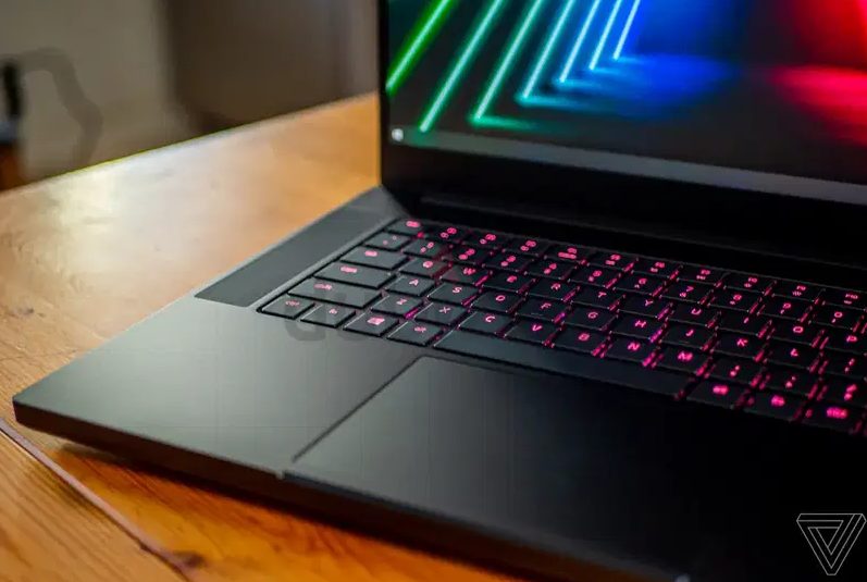 Razer Blade 8GB graphics core i7 8gen 144Hz