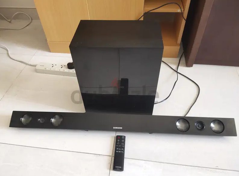 Samsung sound bar subwoofer wit h remote