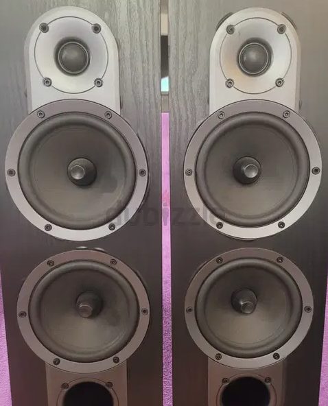 Tower Jamo speakers pair