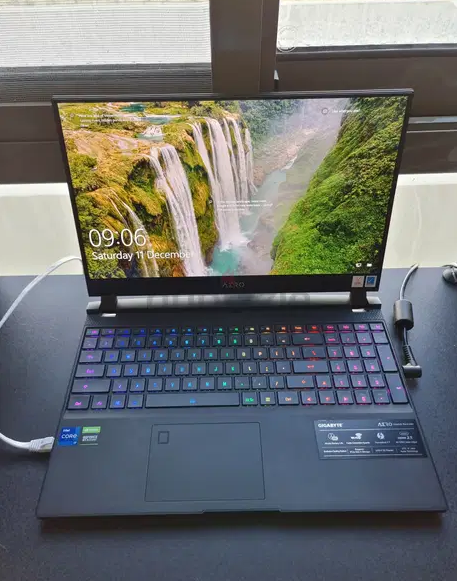 GIGABYTE AERO 15 OLED 4K RTX 3060 GAMING LAPTOP
