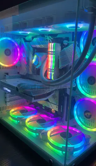 INSANELY STRONG GAMING PC FULL WHITE EDITION