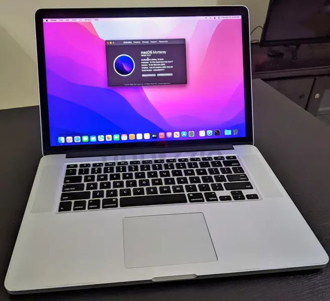 MacBook Pro Retina 15.4 inch Quad-Core i7, Dual Graphics, 16GB RAM, 500GB SSD Storage + Mouse + Bag