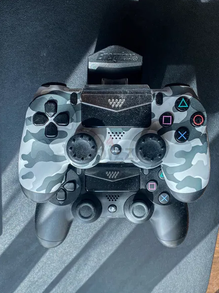 PS4 / playstation 4 Slim 1TB W/ 2 controllers 3 games.