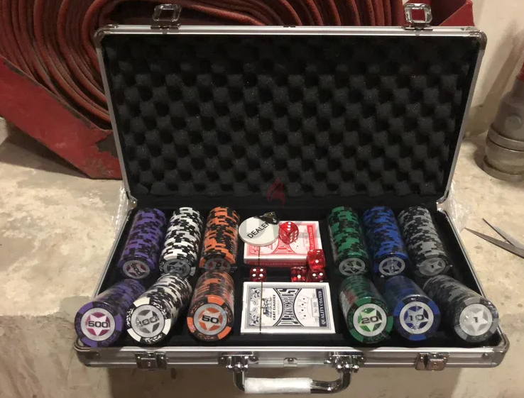 300 pcs poker chips / game playing