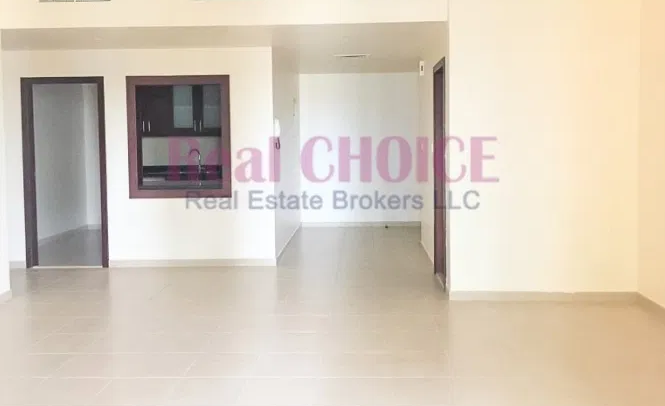 Middle Floor Apartment|Spacious Vacant 2BR