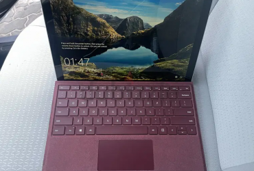 Microsoft Surface Pro6, Corei5, 8GB with Original Keyboard