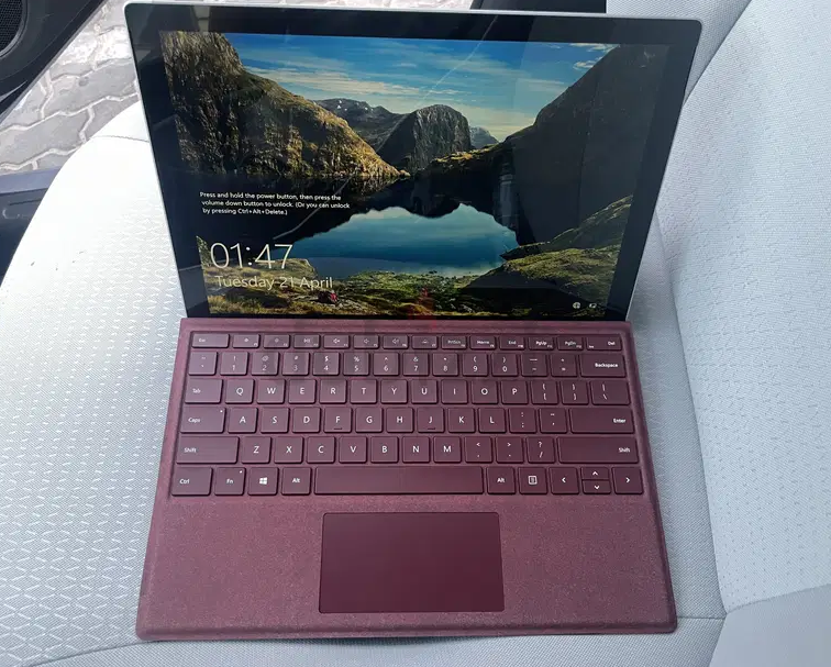 Microsoft Surface Pro6, Corei5, 8GB with Original Keyboard