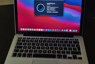 Apple Retina Display MacBook Pro Laptop, 2.8 GHz Processor, 8 GB RAM, 256GB + ACCESSORIES