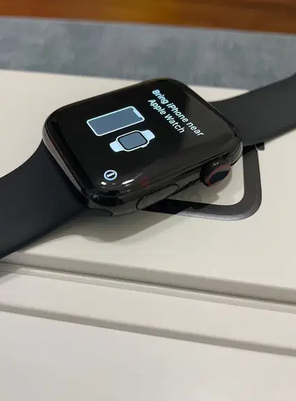 Apple Watch 4 Stainless Steel – Black – Cellular Version