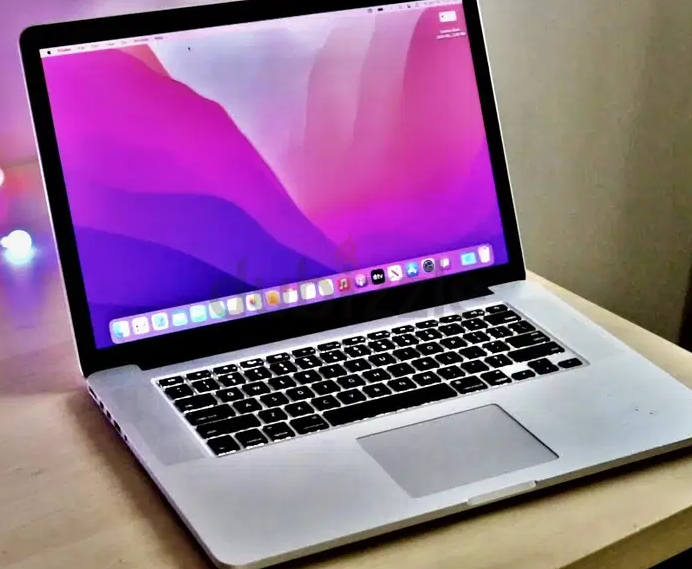 PERFECT MacBook Pro 15.4 Inch Quad-Core i7 Processor, 16GB RAM, 500GB Storage SSD + FREE Accessories