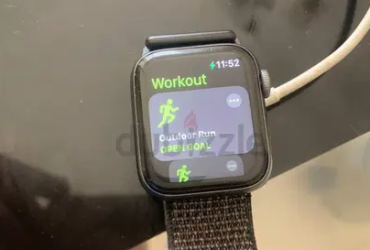 Lady used apple watch 4 series 40mm- black – orginal charger and band