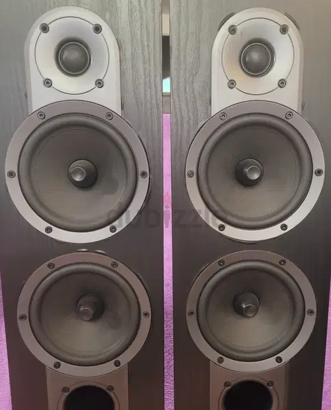 Tower Jamo speakers pair